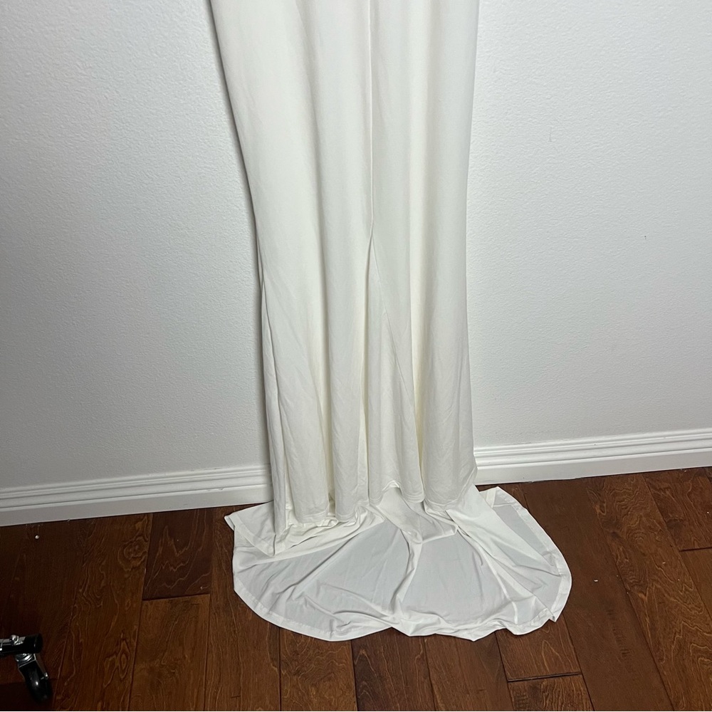 Retrofete Elegant White Backless Maxi Dress - Picture 5 of 11